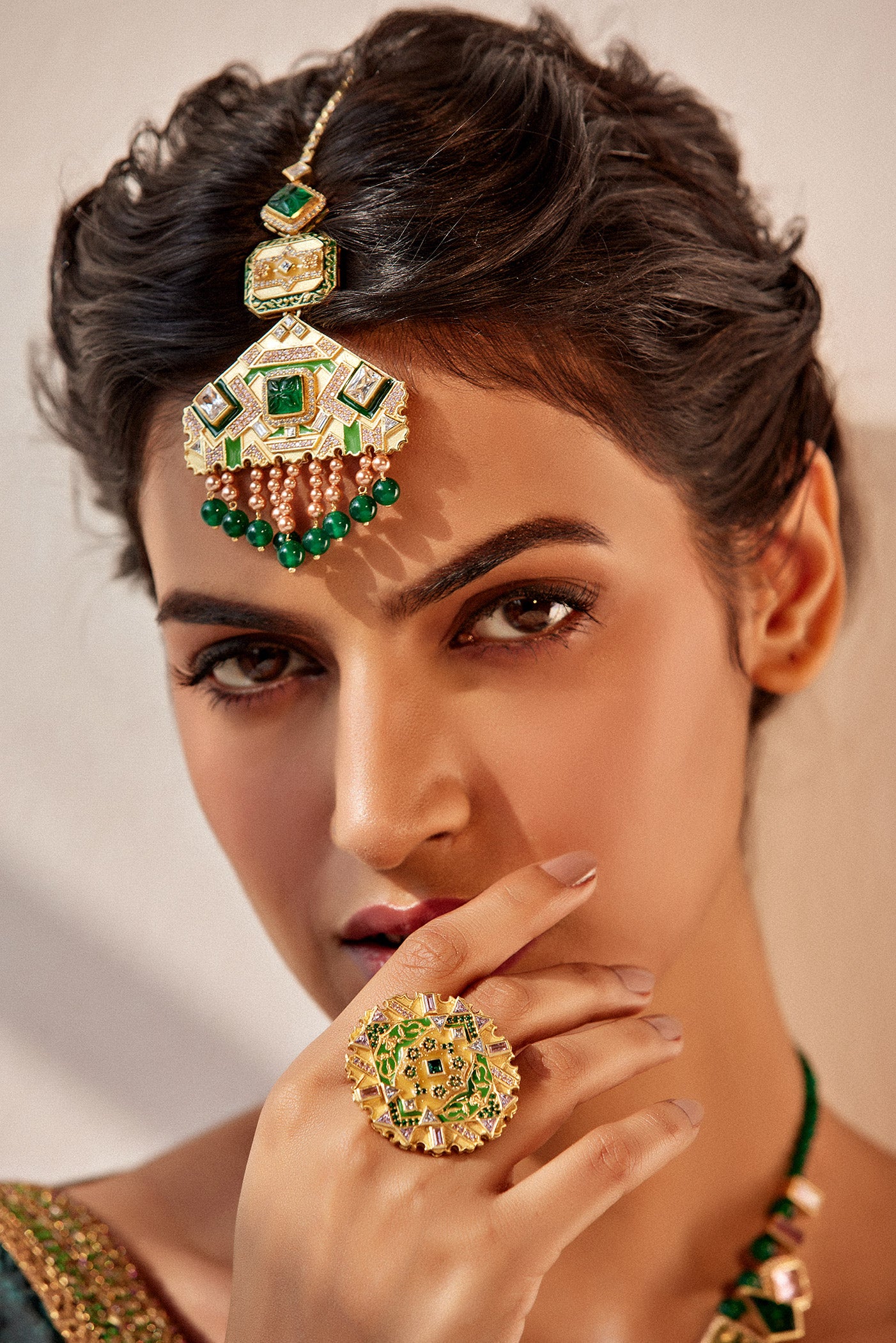 Signature Emerald Maangtika