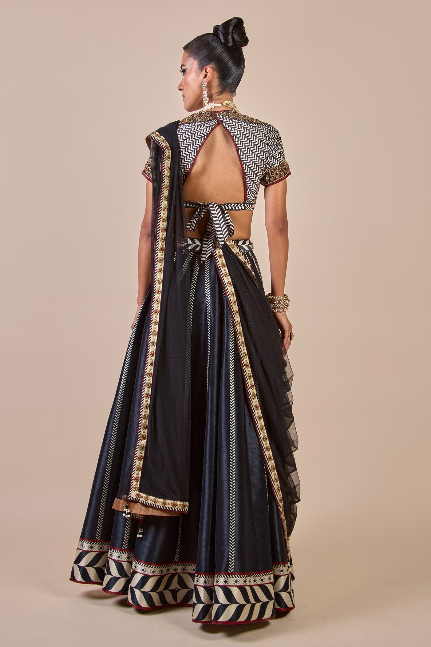 Rich Black Stole | CHHĒ