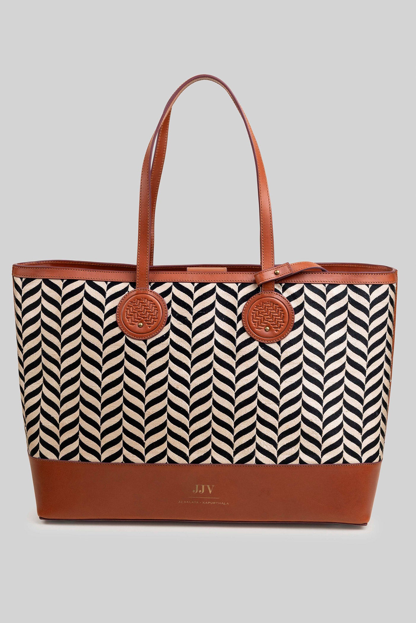 Satin Stitch Che Tote Bag | Tan