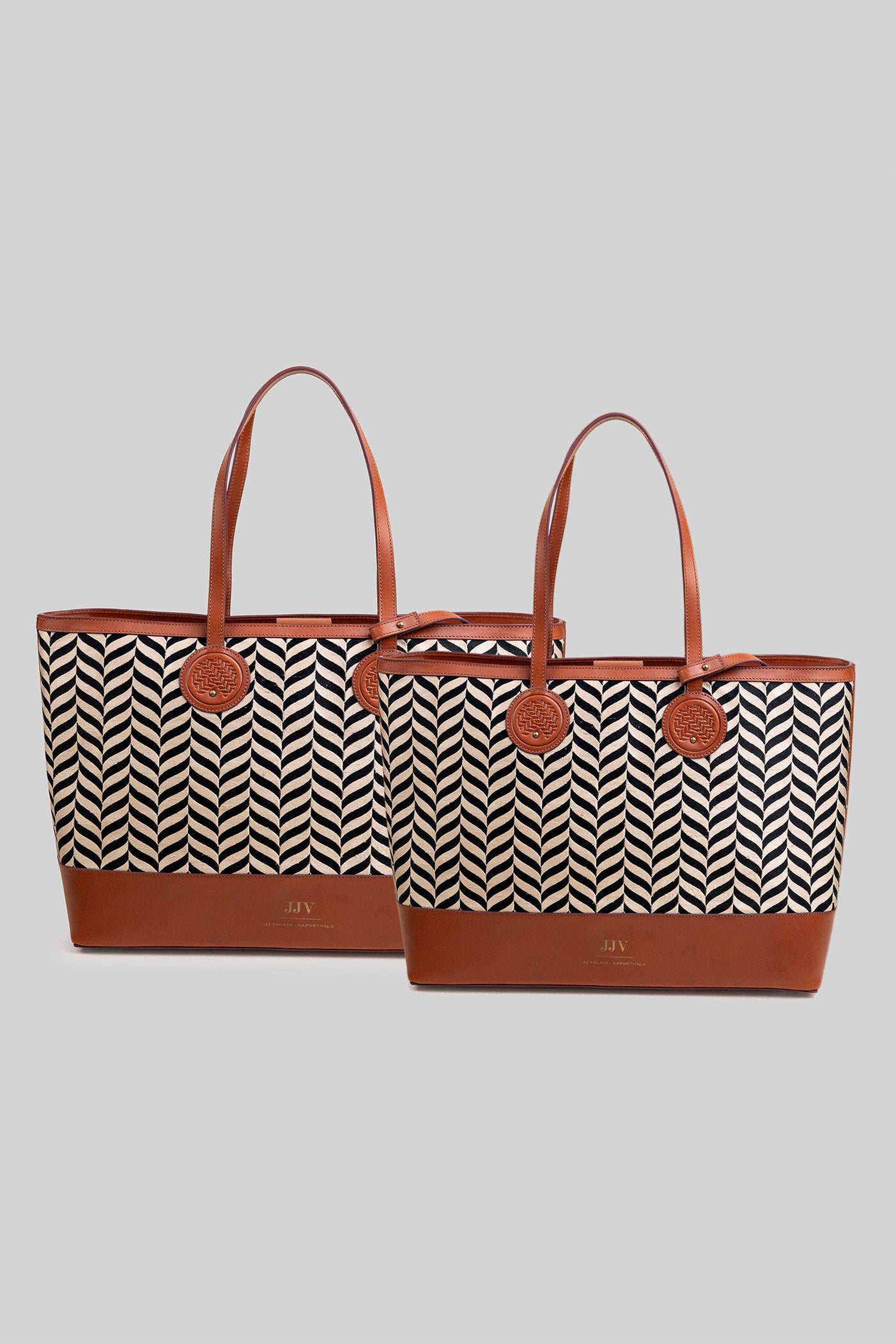 Satin Stitch Che Tote Bag | Tan