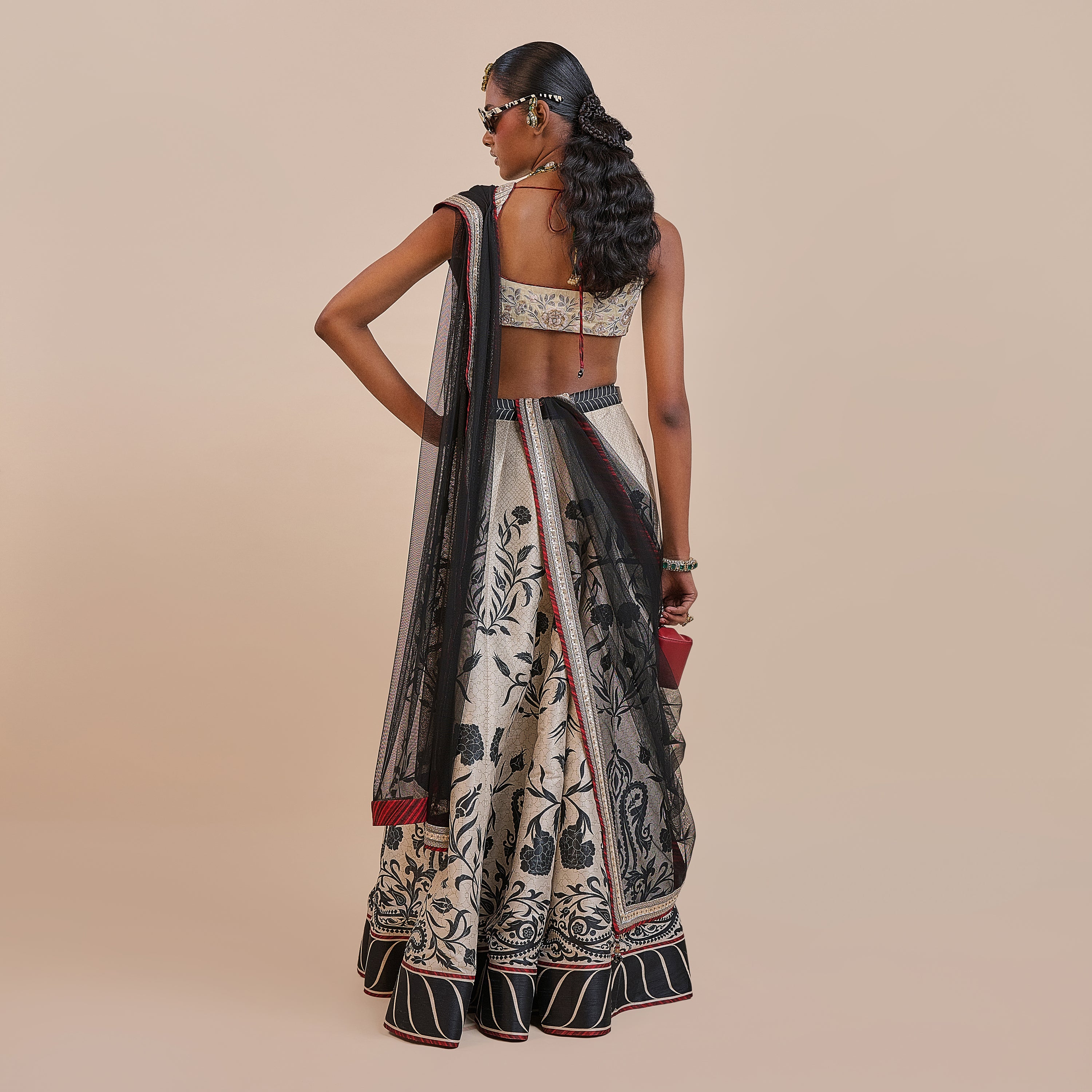 Noir - Crème Ivory Stole | ATTH